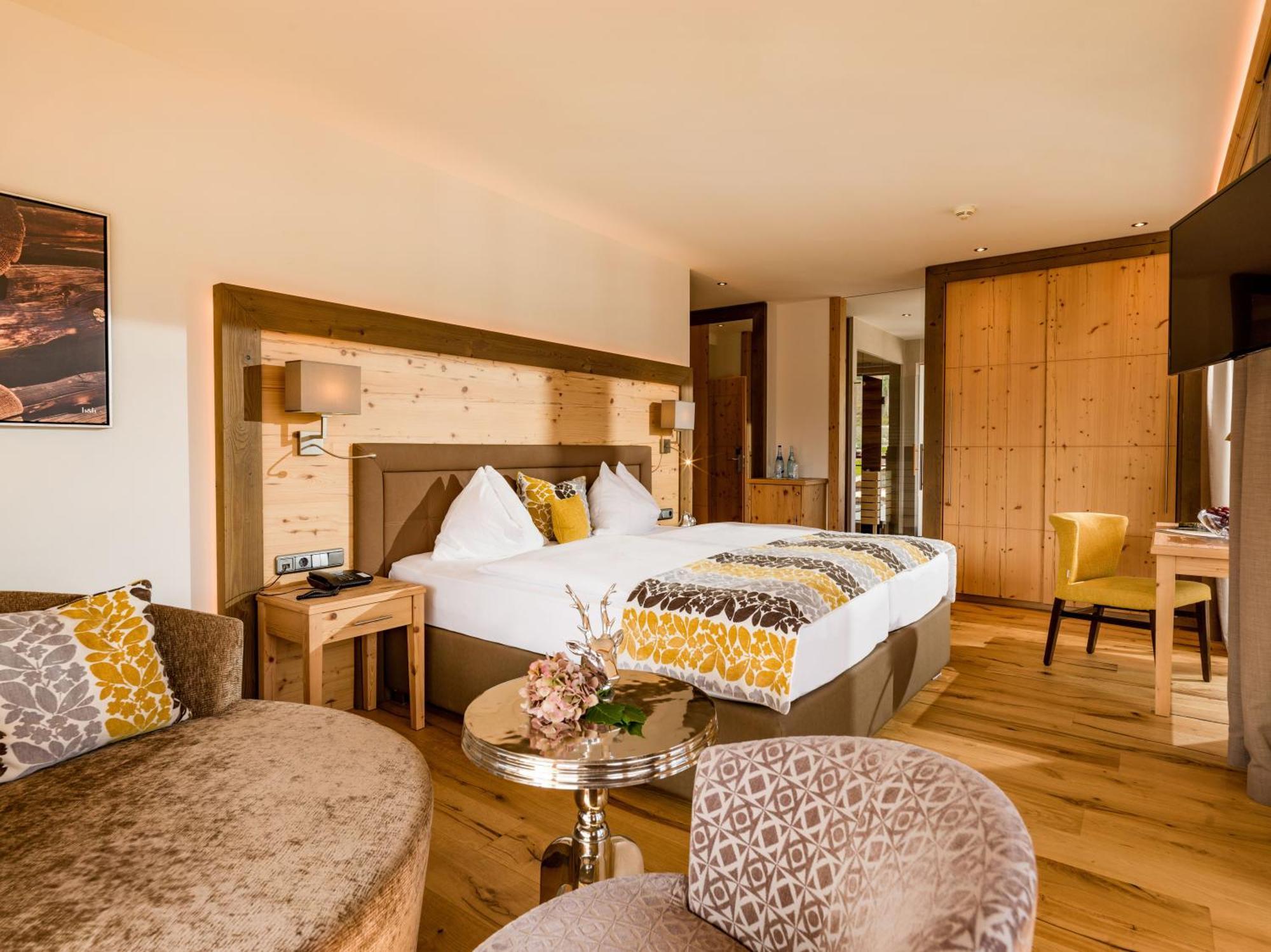 Hotel Zentral ****Superior เคิร์ชแบร์ก อิน ทิโรล ภายนอก รูปภาพ