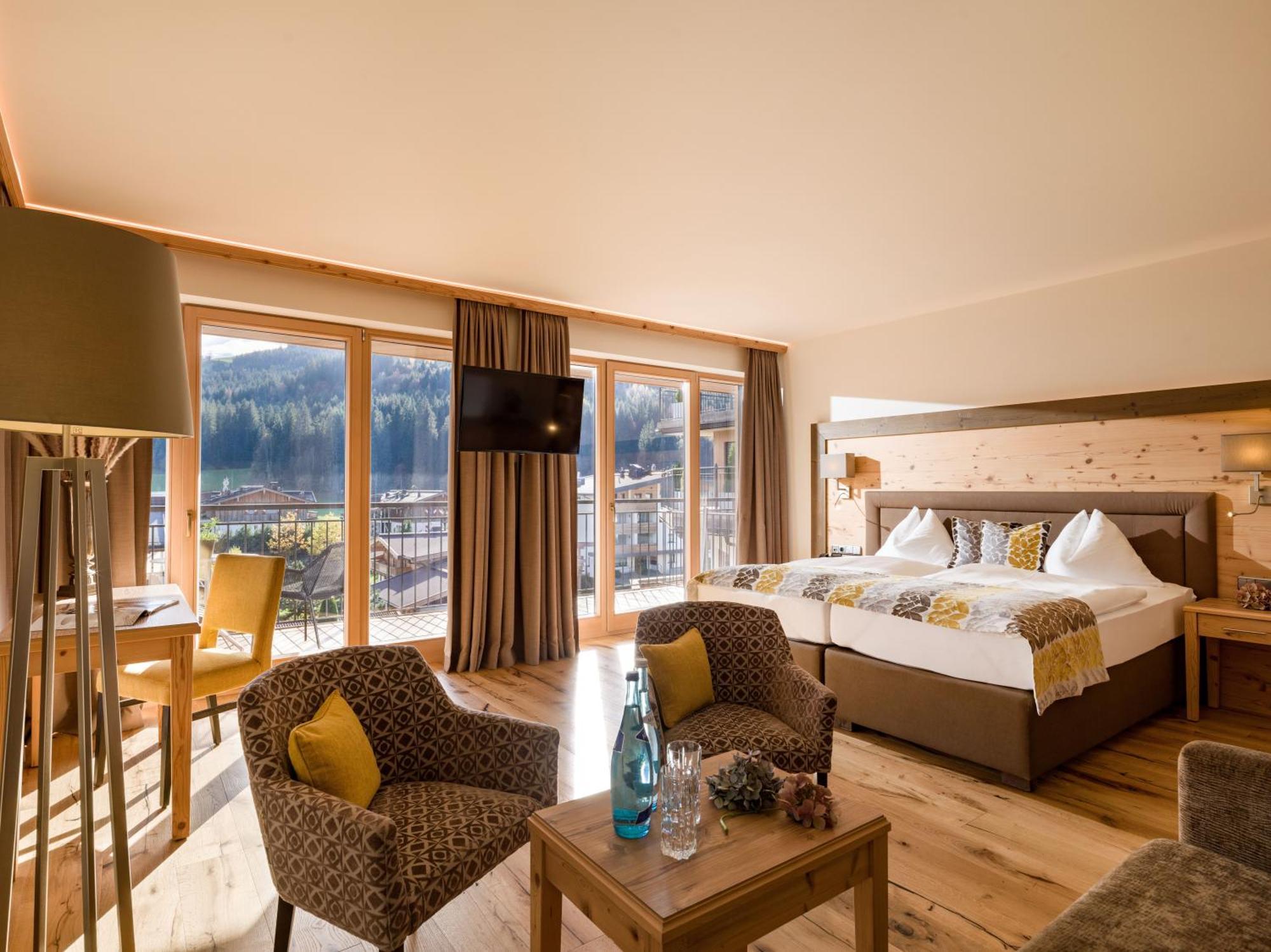 Hotel Zentral ****Superior เคิร์ชแบร์ก อิน ทิโรล ภายนอก รูปภาพ